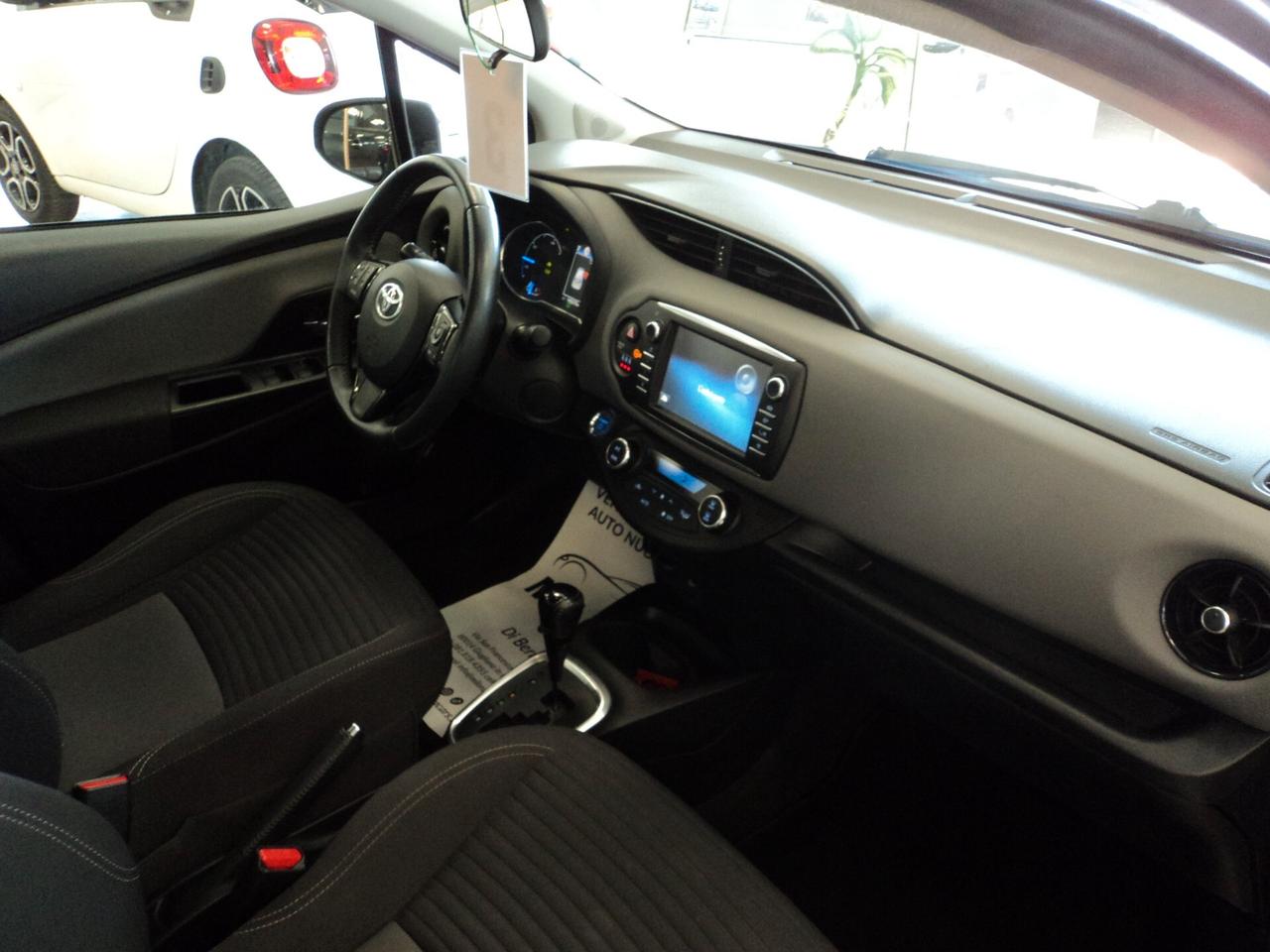 Toyota Yaris 1.5 Hybrid 5p. Cool