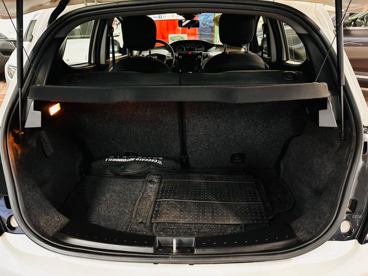 Lancia Ypsilon 0.9 TwinAir 85 CV 5 porte Metano Ecochic Elefantino