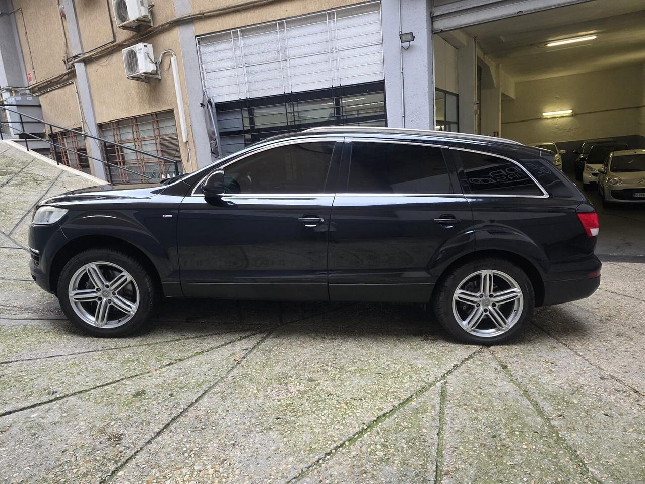 AUDI Q7 3.0 TDi S line- 7 POSTI