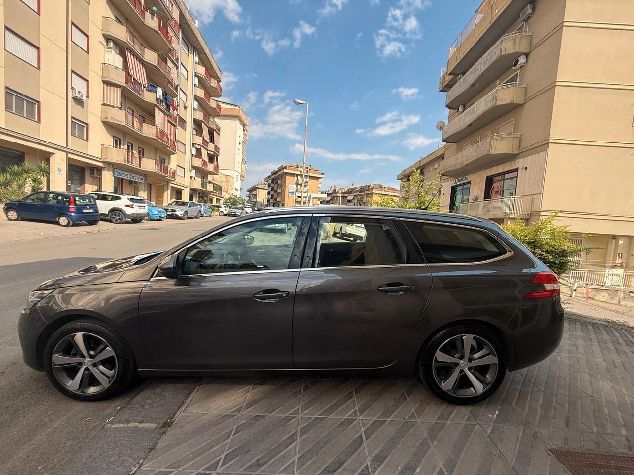 Peugeot 308 BlueHDi 130 S&S SW Allure