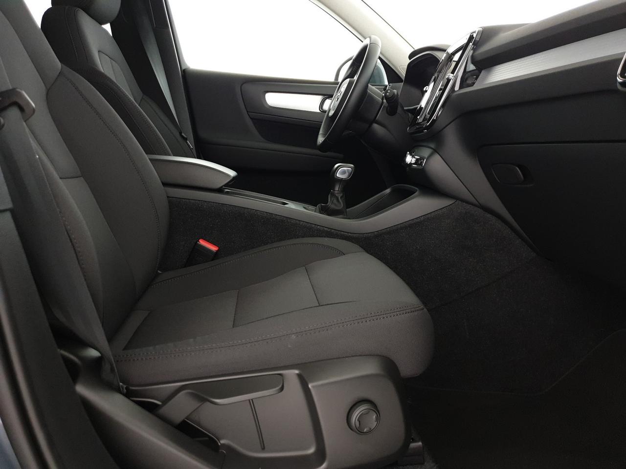 Volvo XC40 1.5 t3 momentum core 163cv auto my21