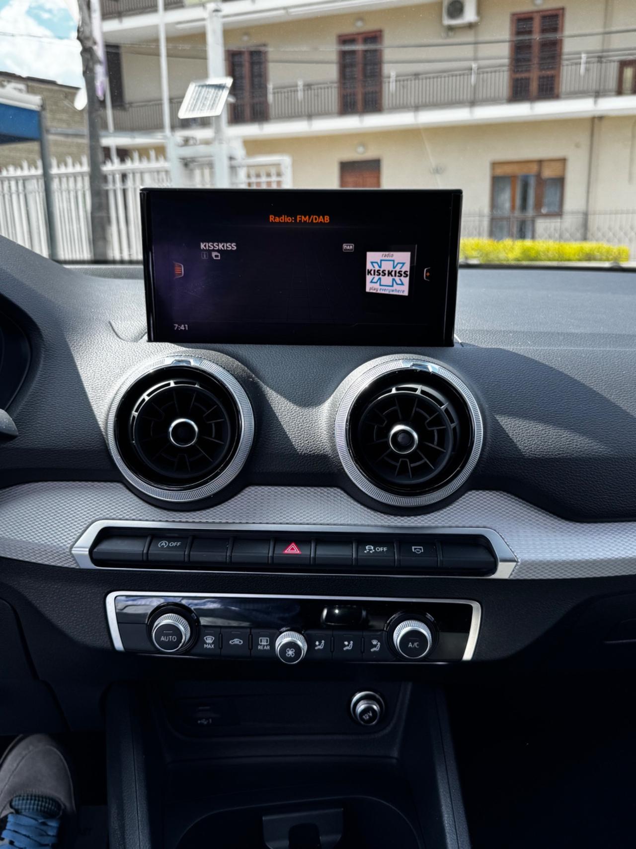 Audi Q2 30 TDI Identity Black