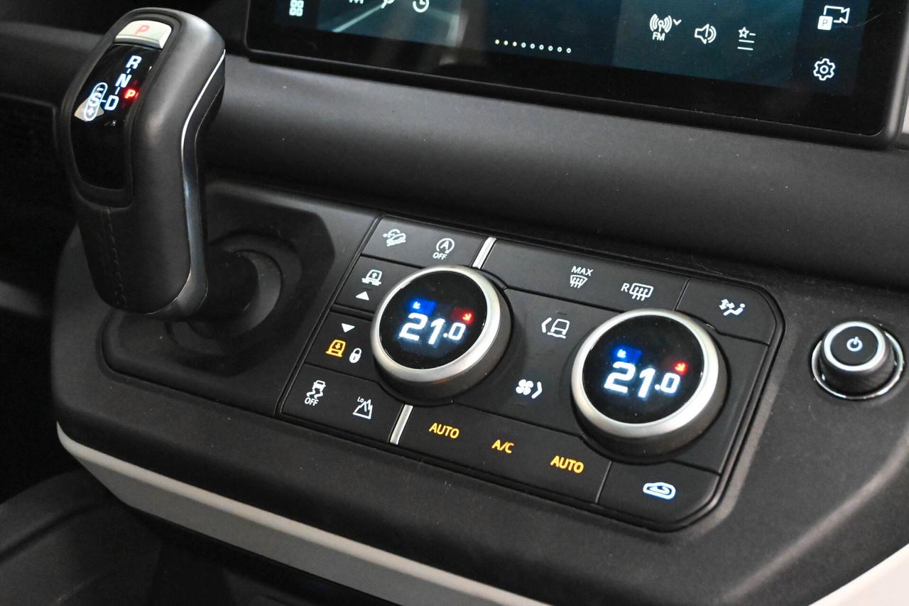 LAND ROVER Defender (2019) Defender 110 3.0D I6...