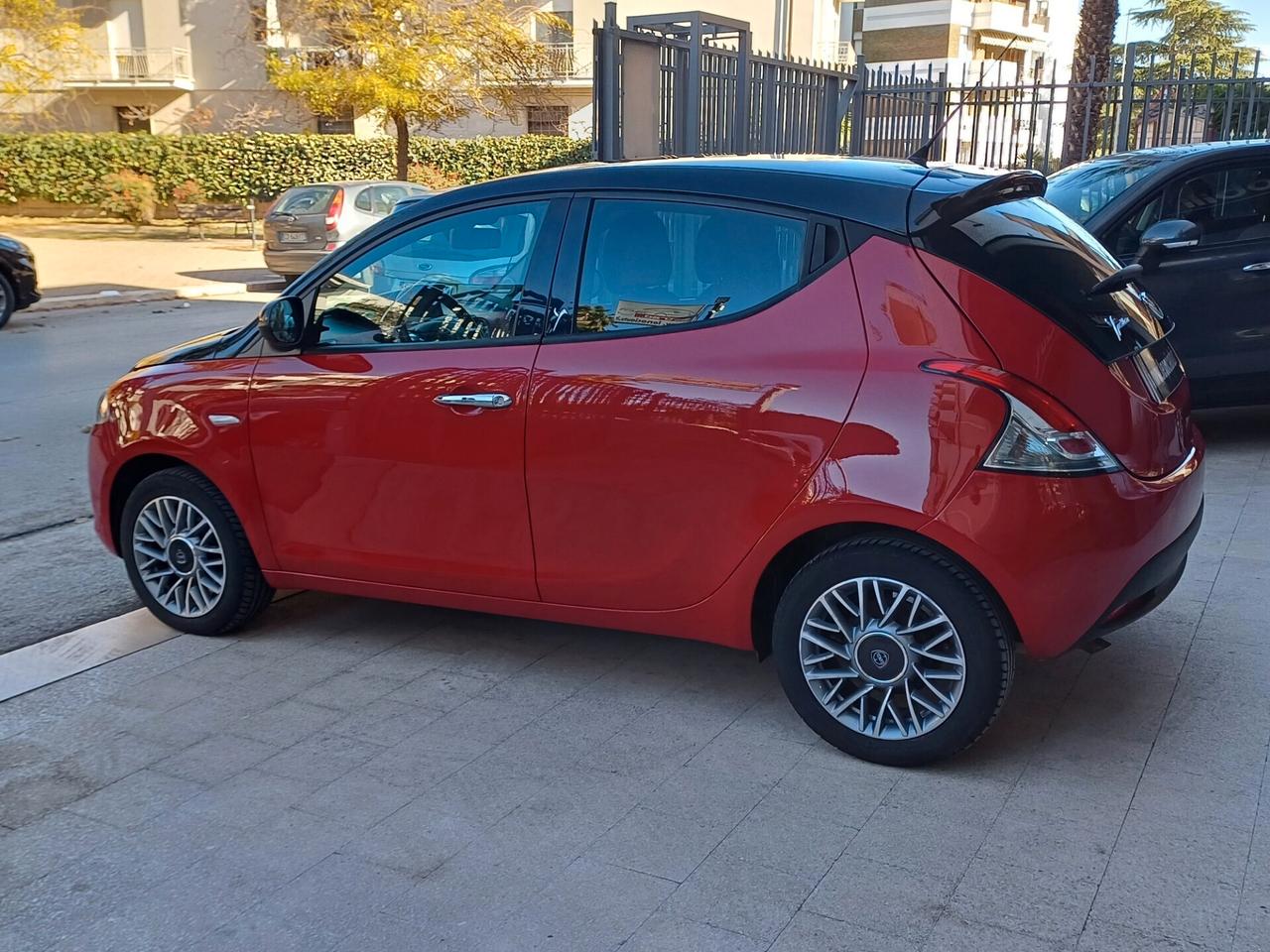 Lancia Ypsilon 1.3 MJT 16V 95 CV 5 porte S&S Silver