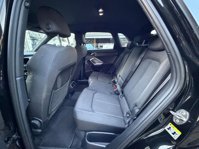 AUDI Q3 35 TFSI Business Advanced