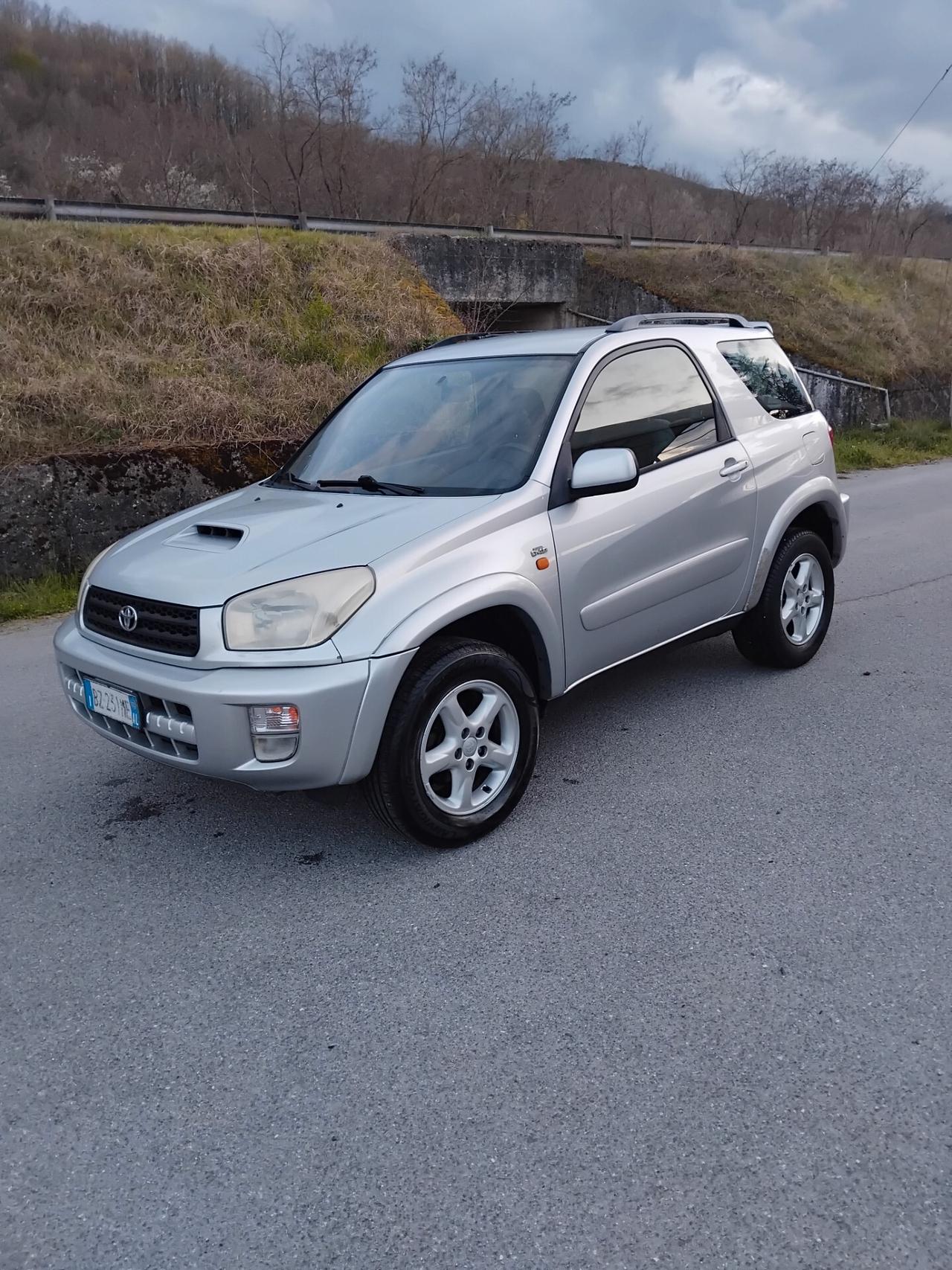 Toyota RAV 4 RAV4 2.0 Tdi D-4D cat 3 porte Sol