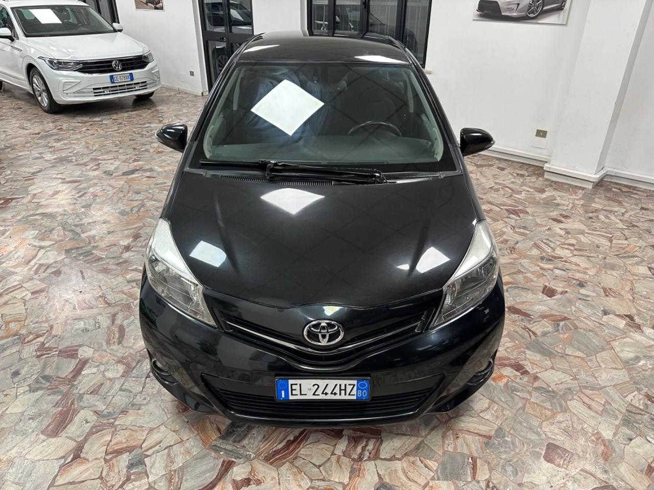 Toyota Yaris 1.3 Lounge CVT Automatica