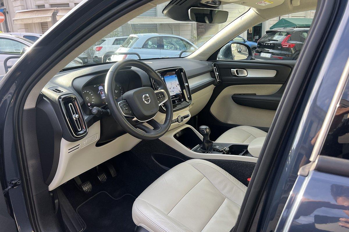 VOLVO XC40 T3 Momentum Core