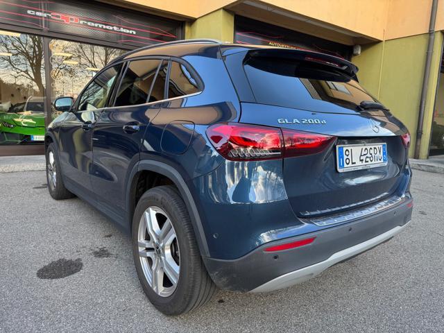 MERCEDES-BENZ GLA 200 d Automatic Premium