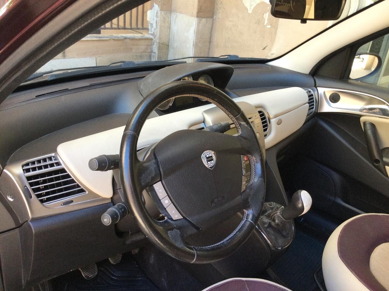 Lancia Ypsilon 1.3 MJT 75 CV Moda Milano