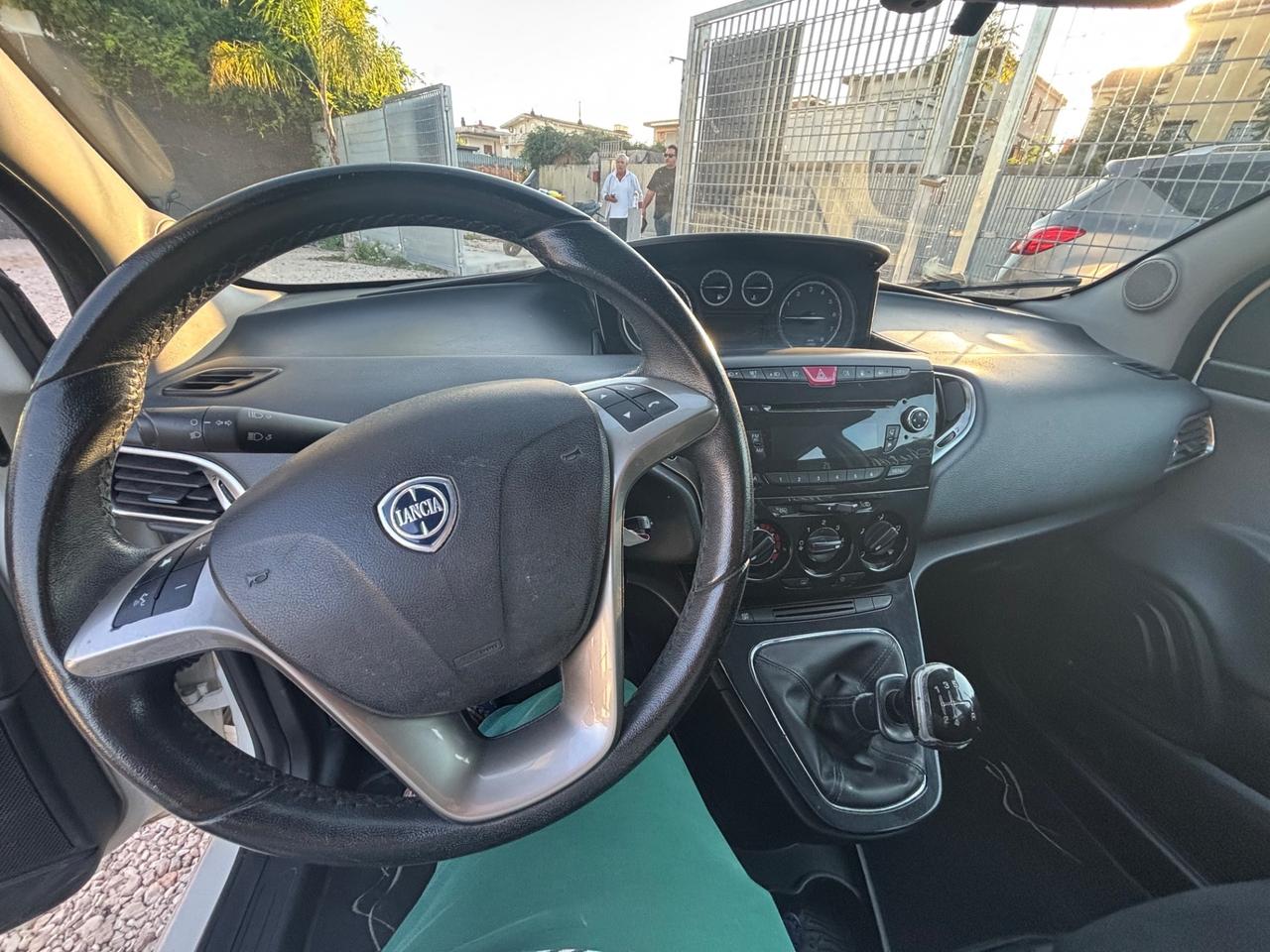Lancia Ypsilon 0.9 TwinAir 85 CV 5 porte Metano Ecochic Elefantino