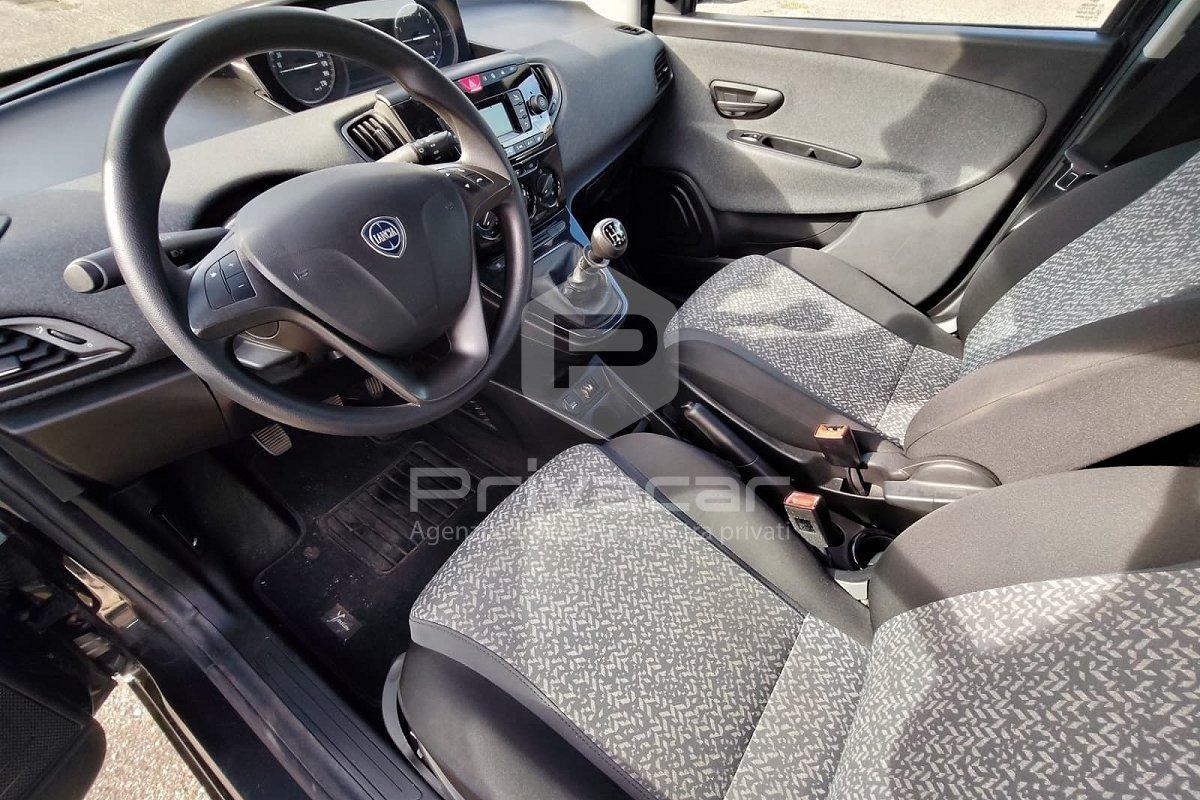 LANCIA Ypsilon 1.0 FireFly 5 porte S&S Hybrid Ecochic Silver