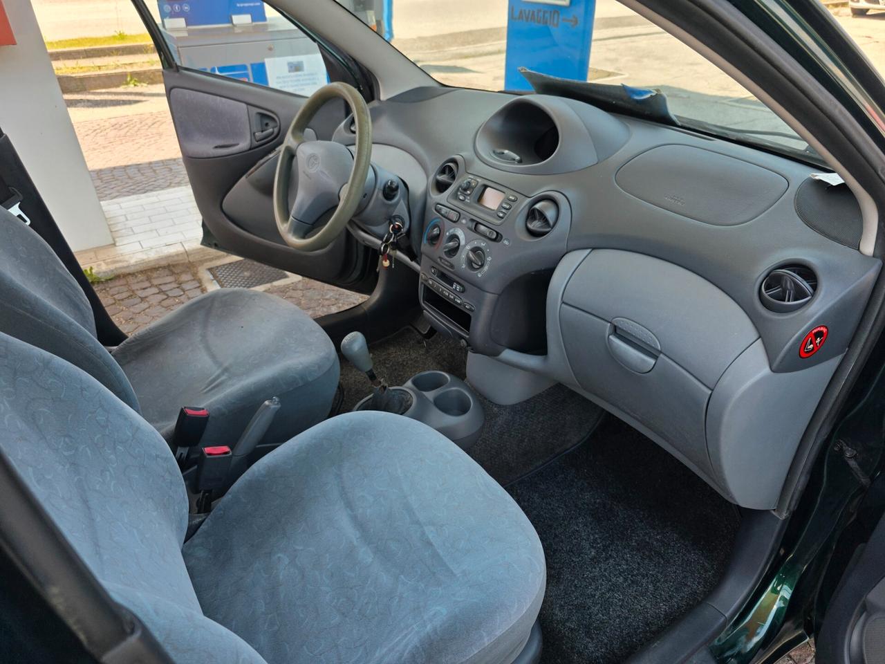 Toyota Yaris 1.0i 16V cat 5 porte con 246.000km