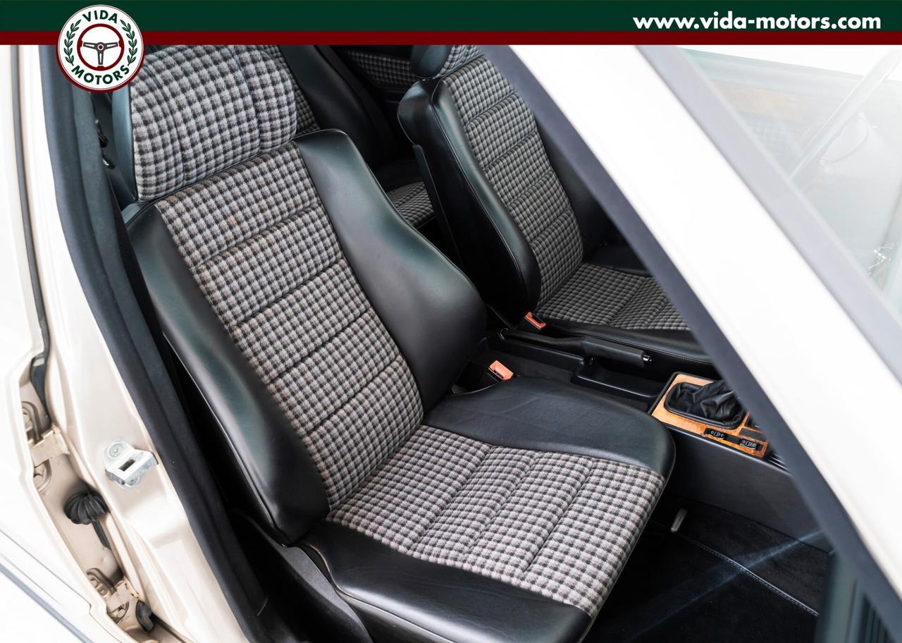 Mercedes-Benz 190E 2.3 16v * BOOK SERVICE * 113.000 KM * COLORE RARO