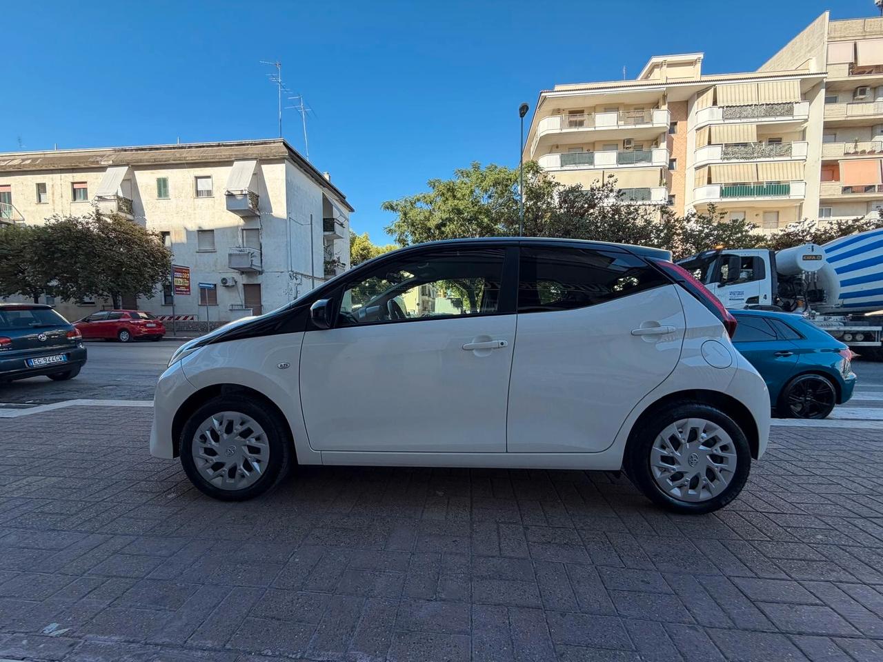 Toyota Aygo Connect 1.0 72 CV 5p 9000KM!!!