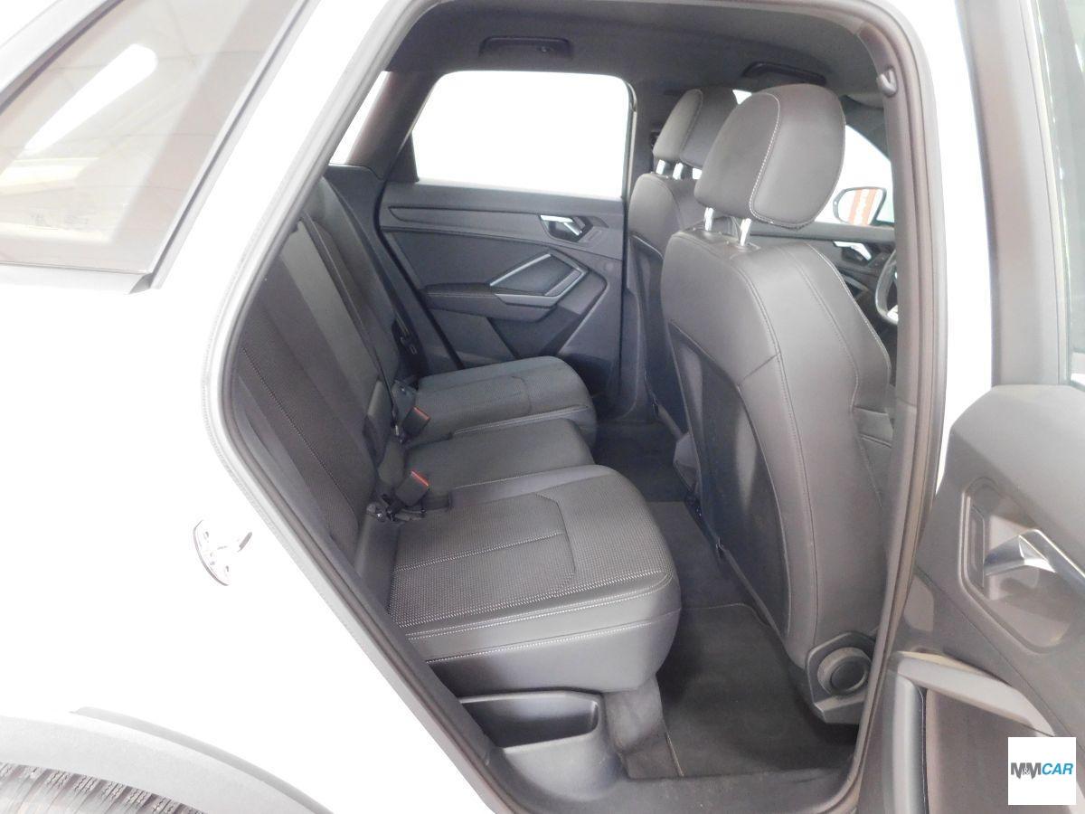 AUDI - Q3 - 35 TDI Business