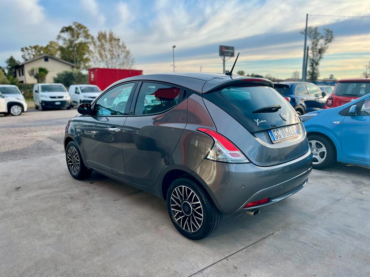 Lancia Ypsilon 1.0 FireFly 5 porte S&S Hybrid Ecochic