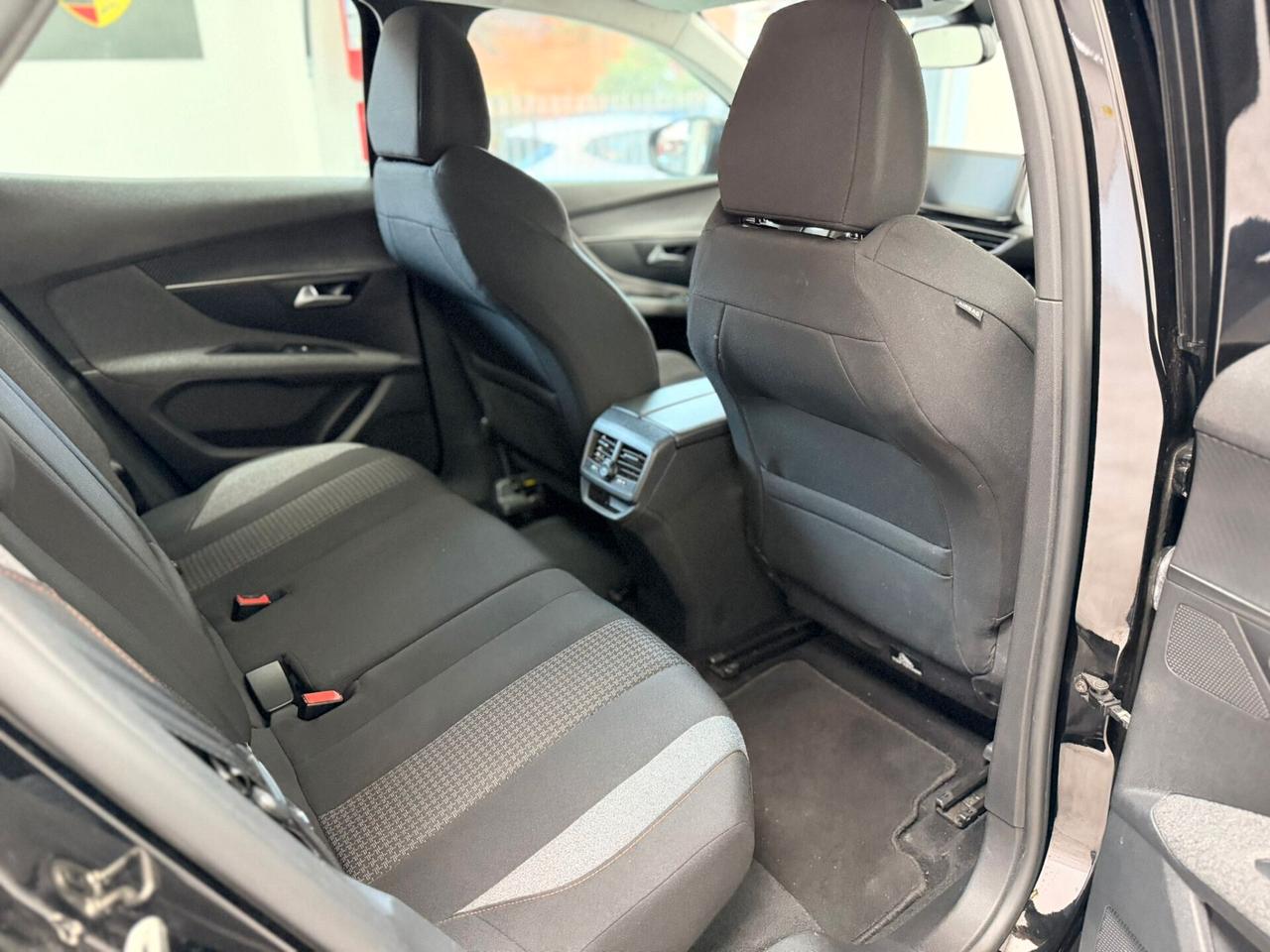 Peugeot 3008 1.5 diesel 131CV EAT8 Allure anno 12/2021 Permute Garanzia Finanziamenti