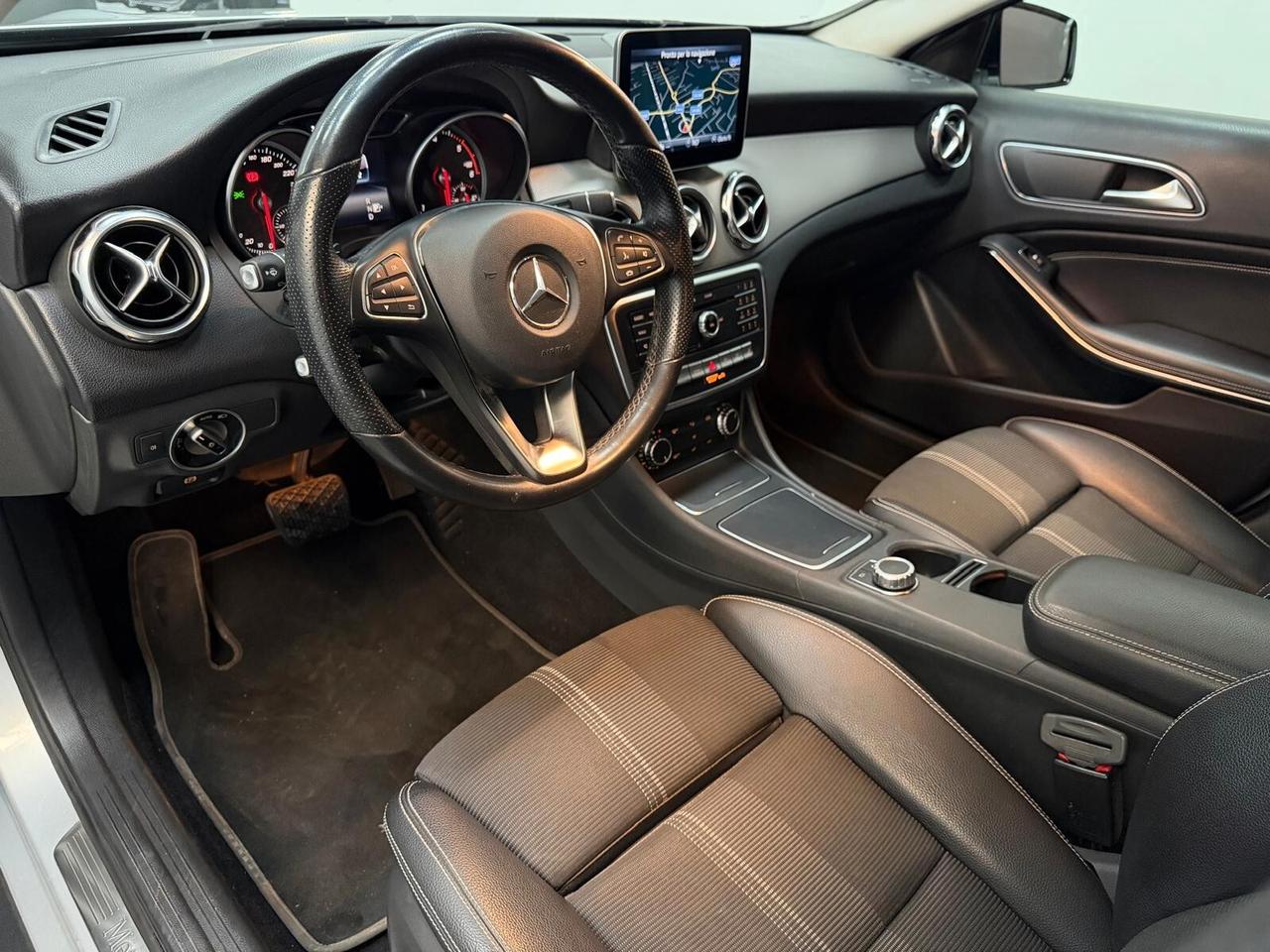 Mercedes Benz GLA 200 d Automatic Sport