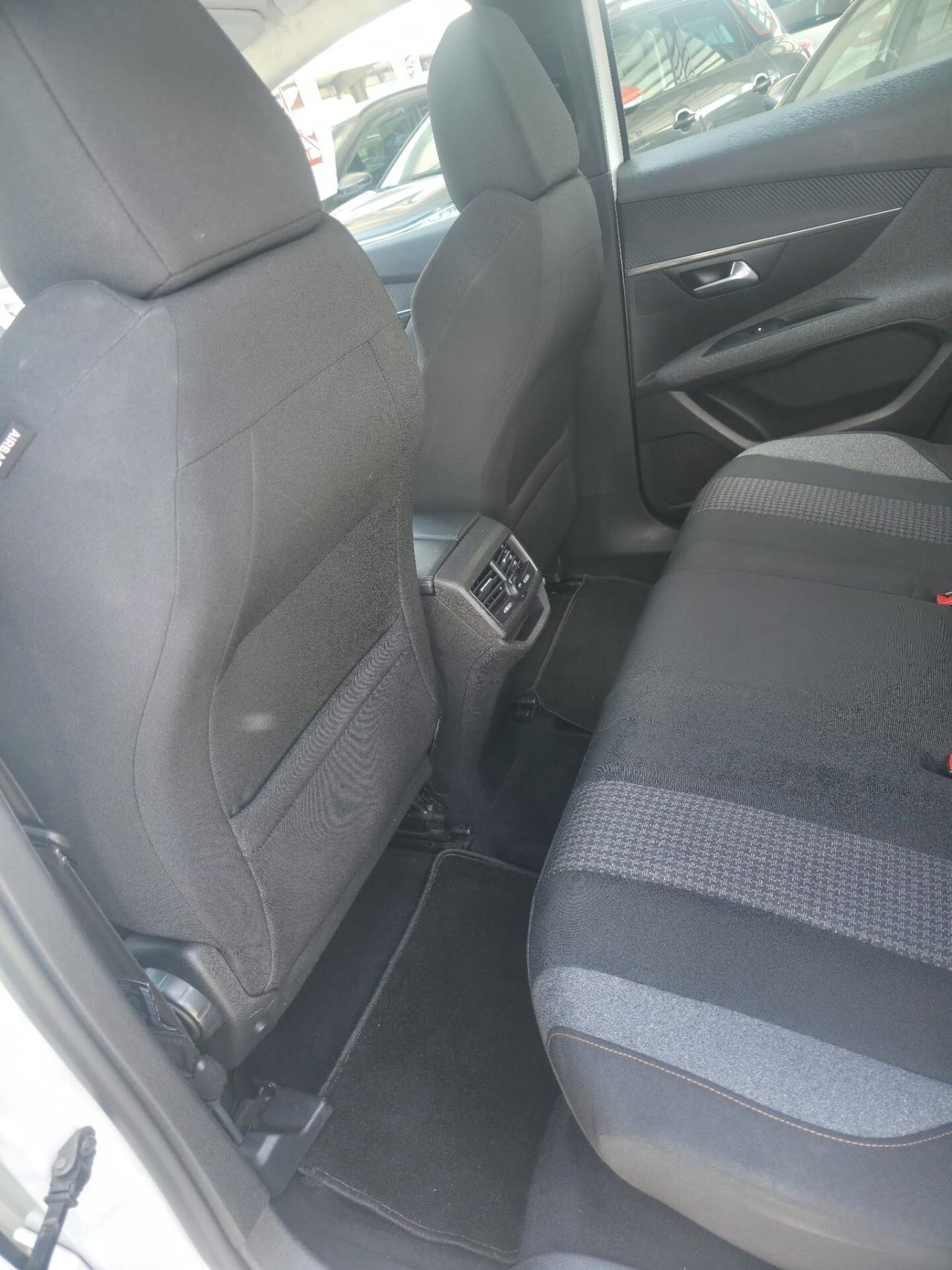 Peugeot 3008 BlueHDi 130 S&S Active Business