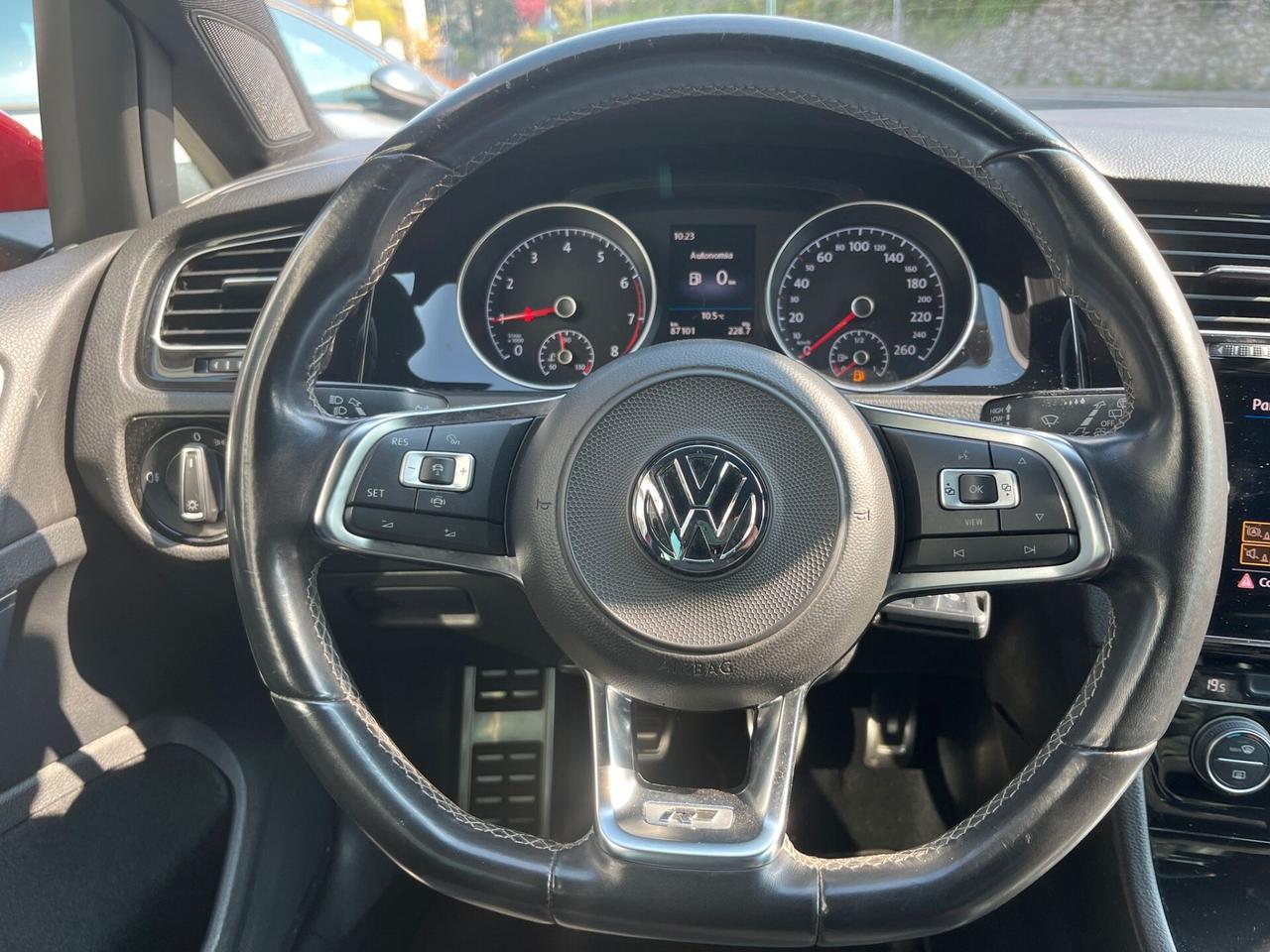 Volkswagen Golf 1.0 TSI 85 CV 5p. Trendline R-Line BlueMotion Technology