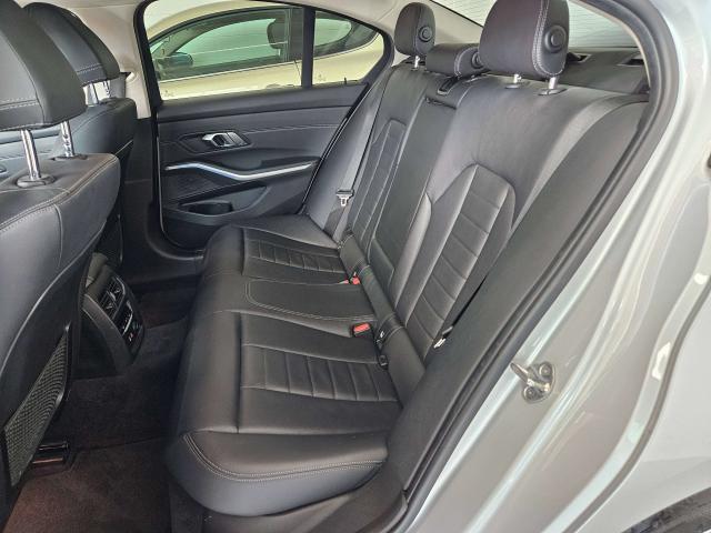 BMW 330 Berlina 330i Luxury CV 258 auto