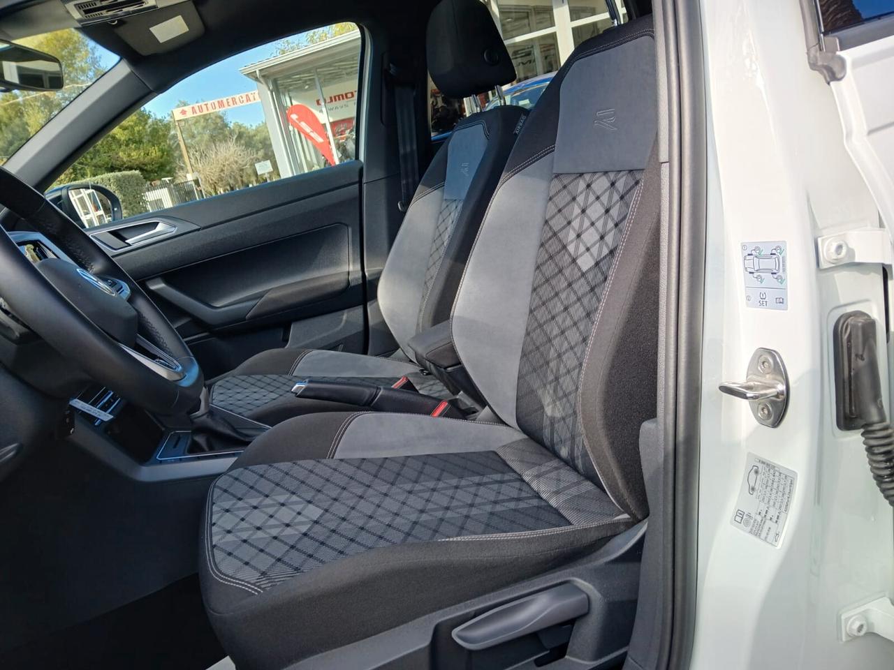 Volkswagen Taigo 1.0 TSI 115 CV DSG R-Line-AZIENDALE