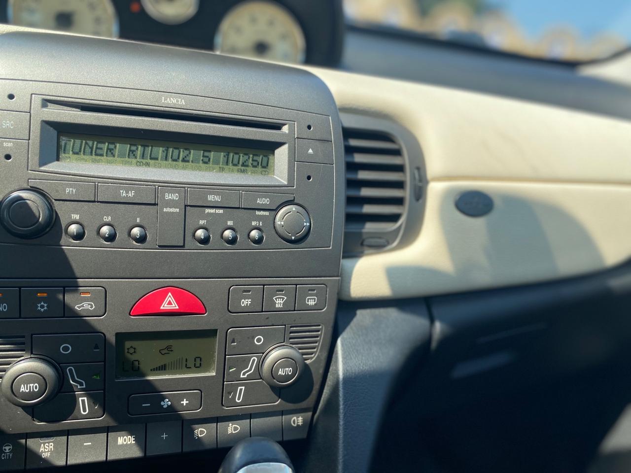 Lancia Ypsilon 1.3 MJT 70cv Automatico
