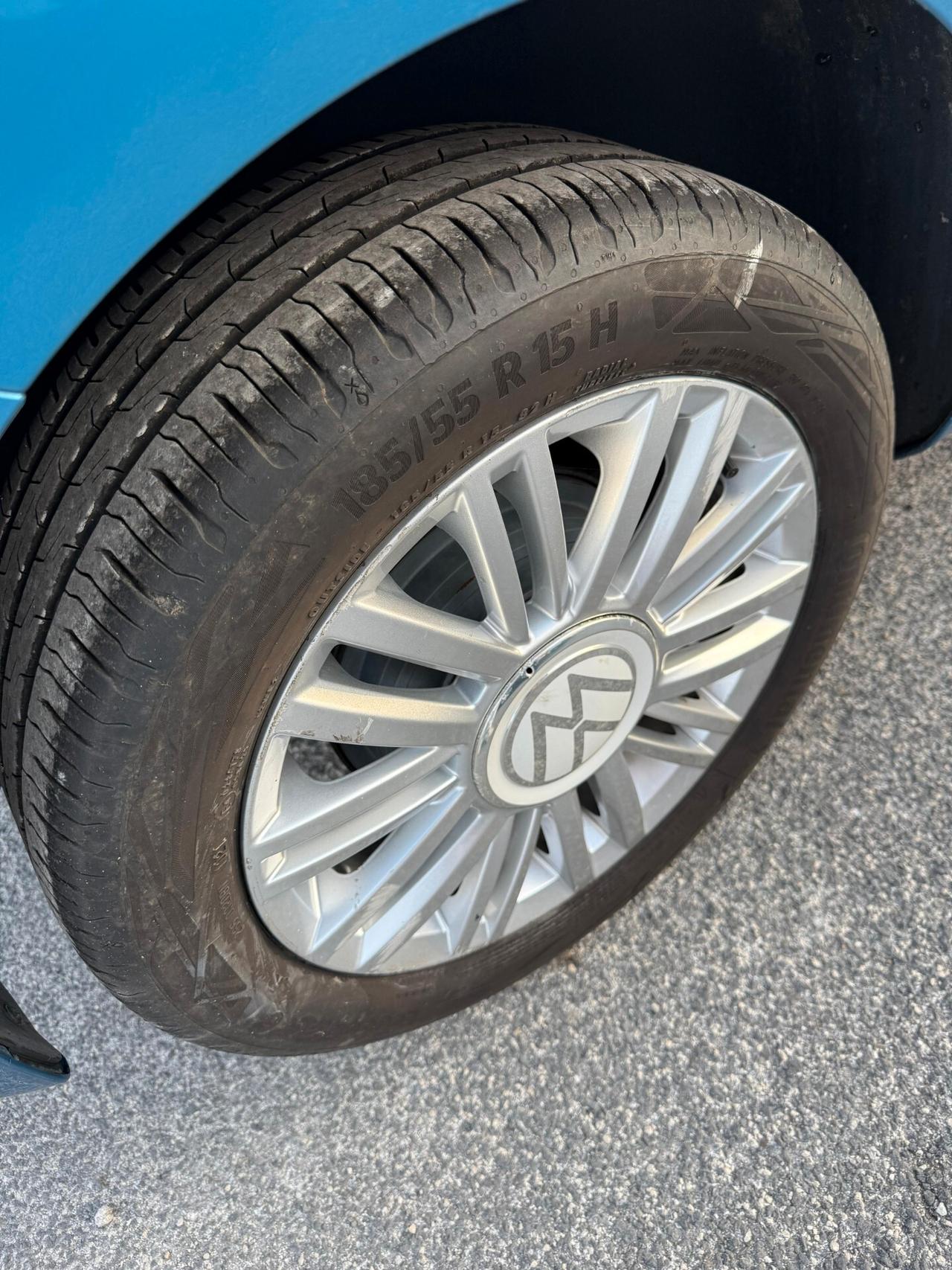 Volkswagen UP! 65cv **4 GOMME NUOVE**