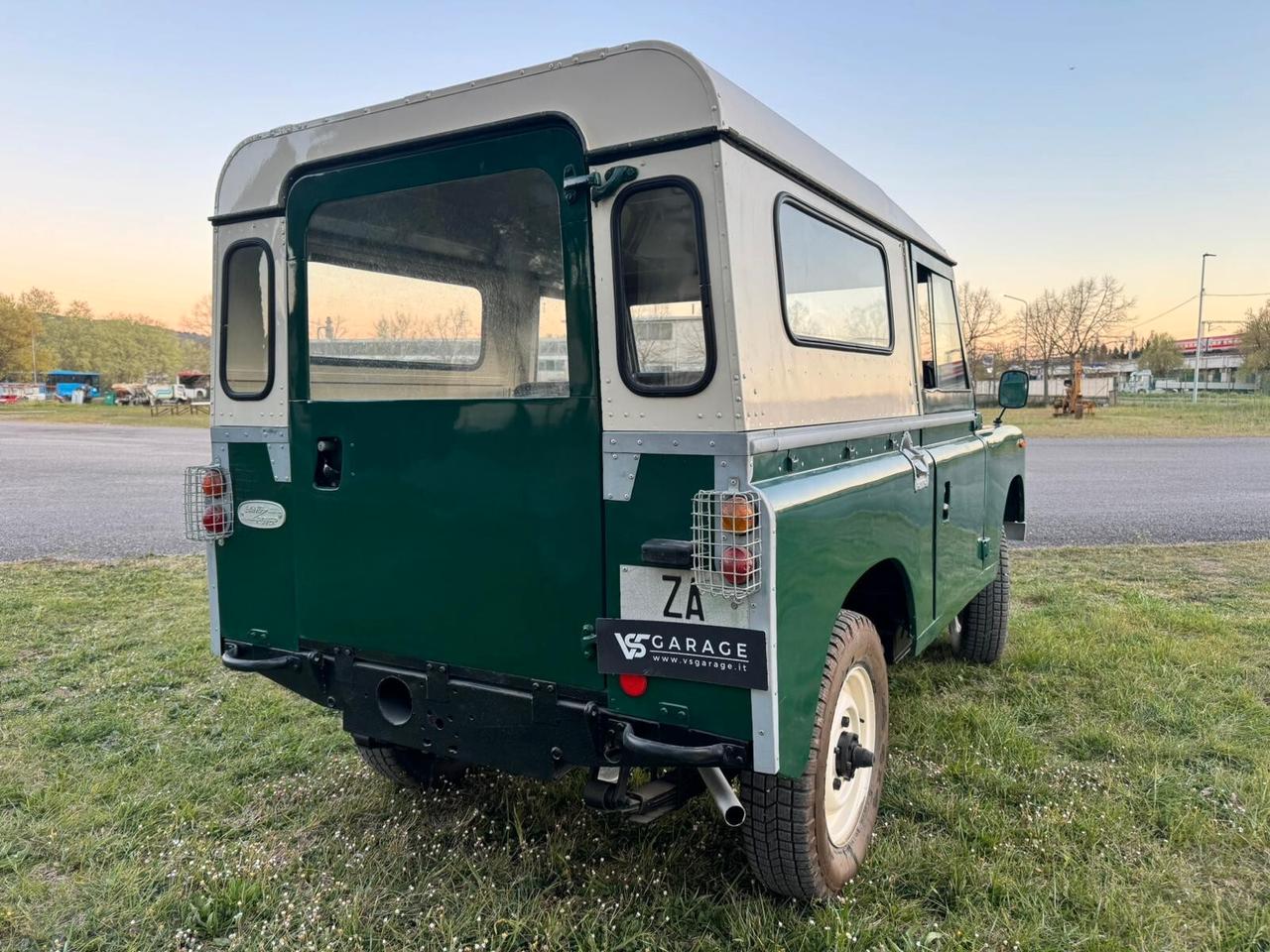 Land Rover Series III 88