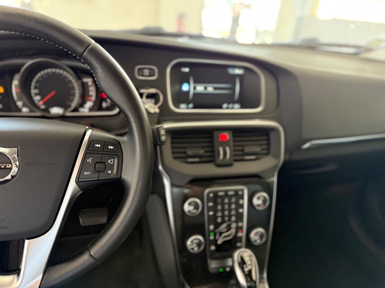 Volvo V40 D2 Geartronic R-design Kinetic