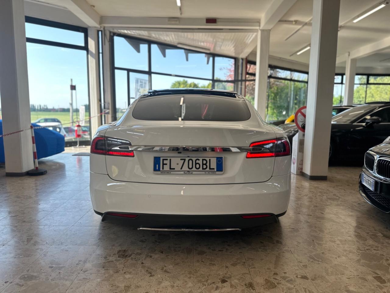 Tesla Model S 85kWh Dual Motor Performance ricariche gratuite