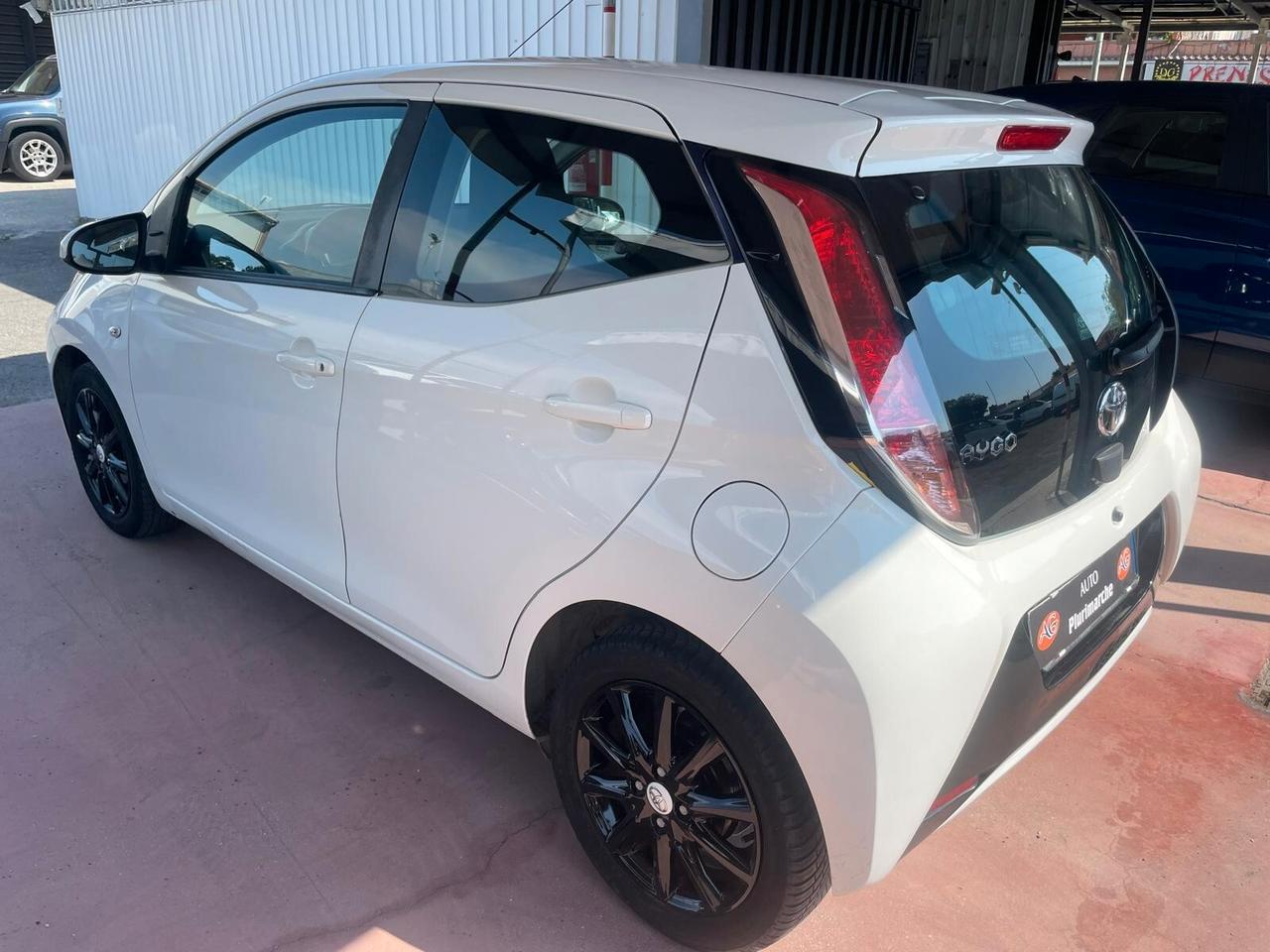 Toyota Aygo cerchi in lega automatica