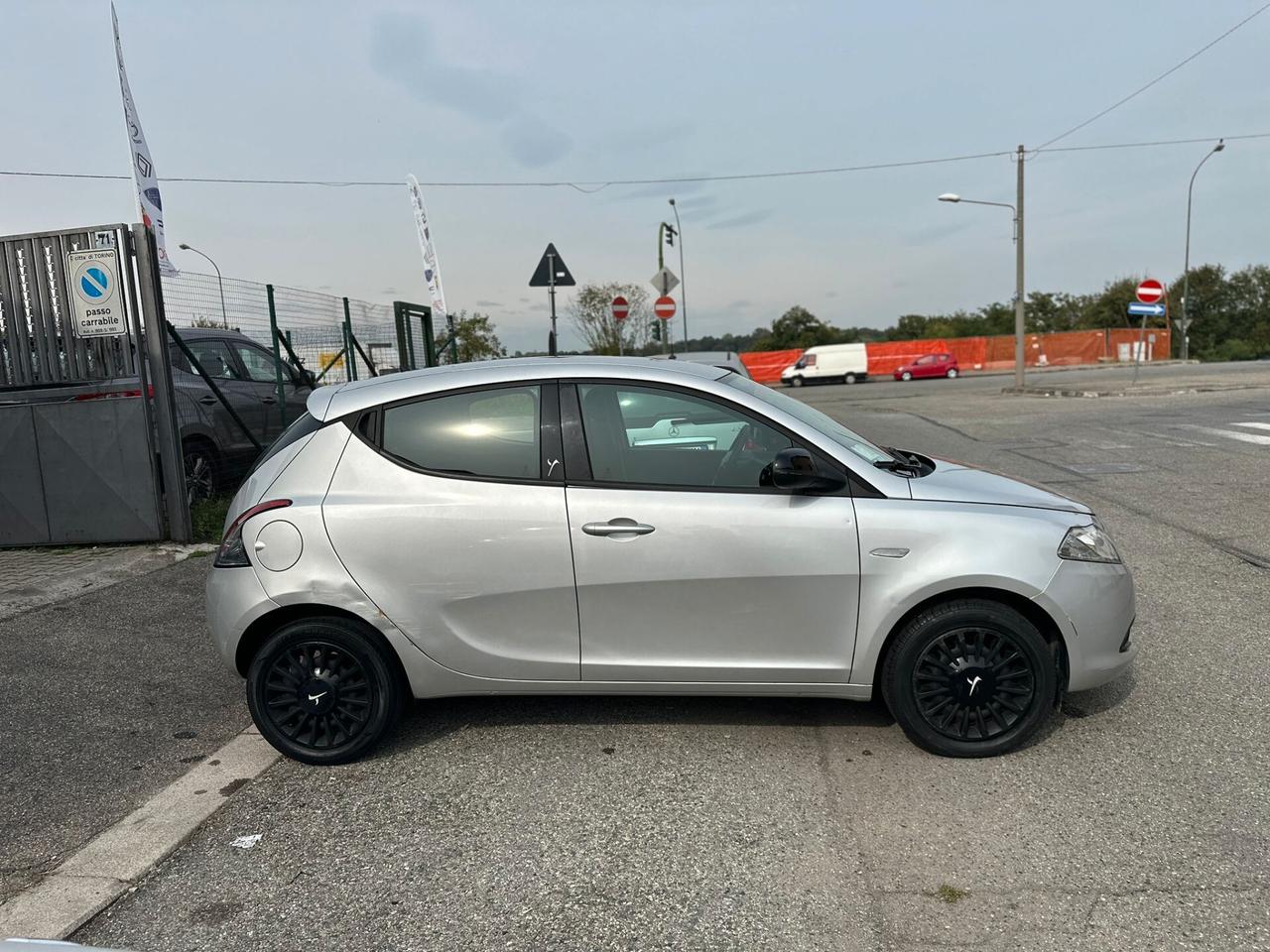 Lancia Ypsilon 1.2 69 CV 5 porte Elefantino