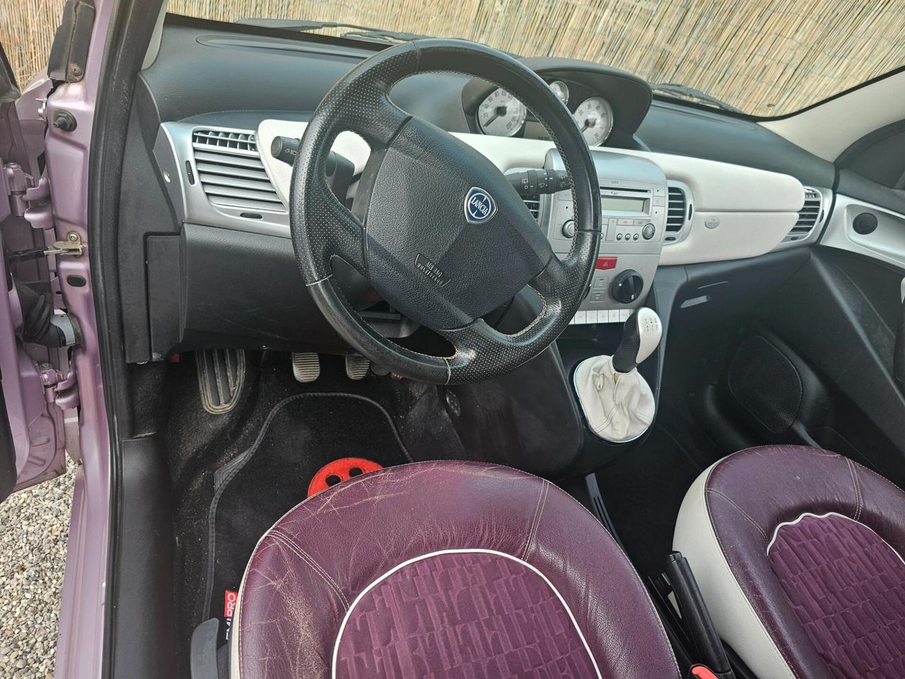Lancia Ypsilon 1.3 MJT 75 CV Unyca