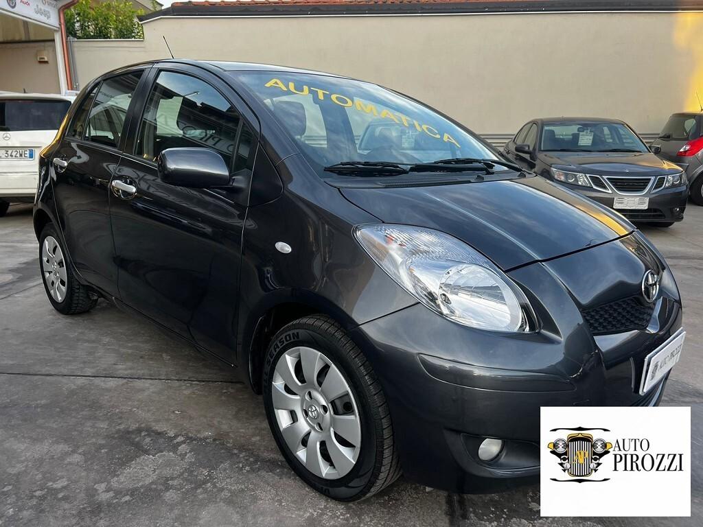 TOYOTA YARIS 1.3 Benz Cambio automatico 2011