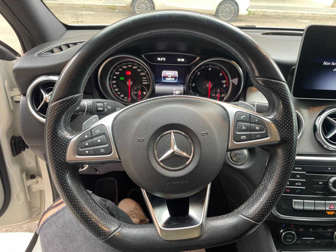 Mercedes-benz GLA 200 d 136CV AUT. PREMIUM AMG NIGHT PACKET TETTO LED NAVY 19