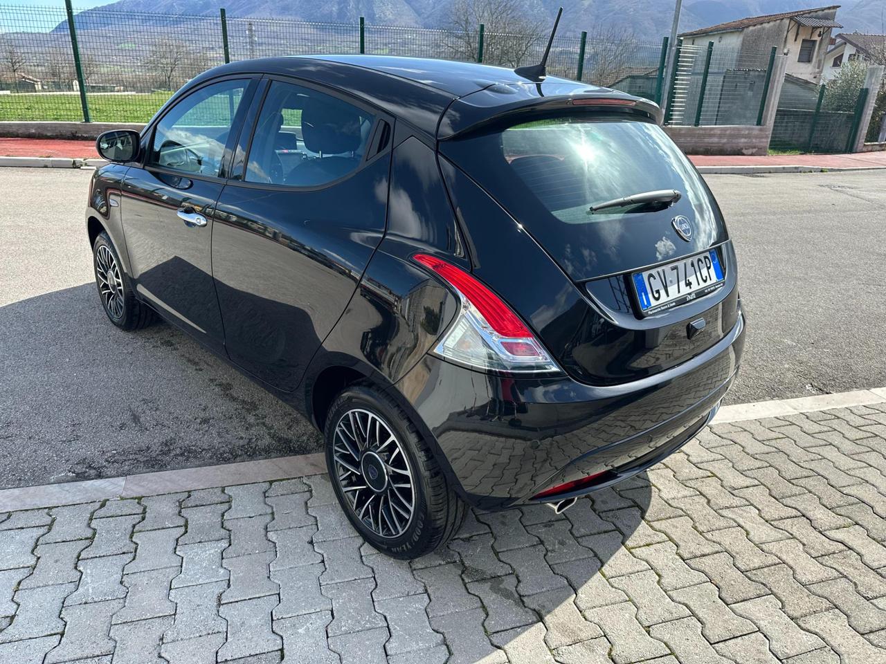 Lancia Ypsilon 1.0 firefly hybrid Platino s&s 70cv