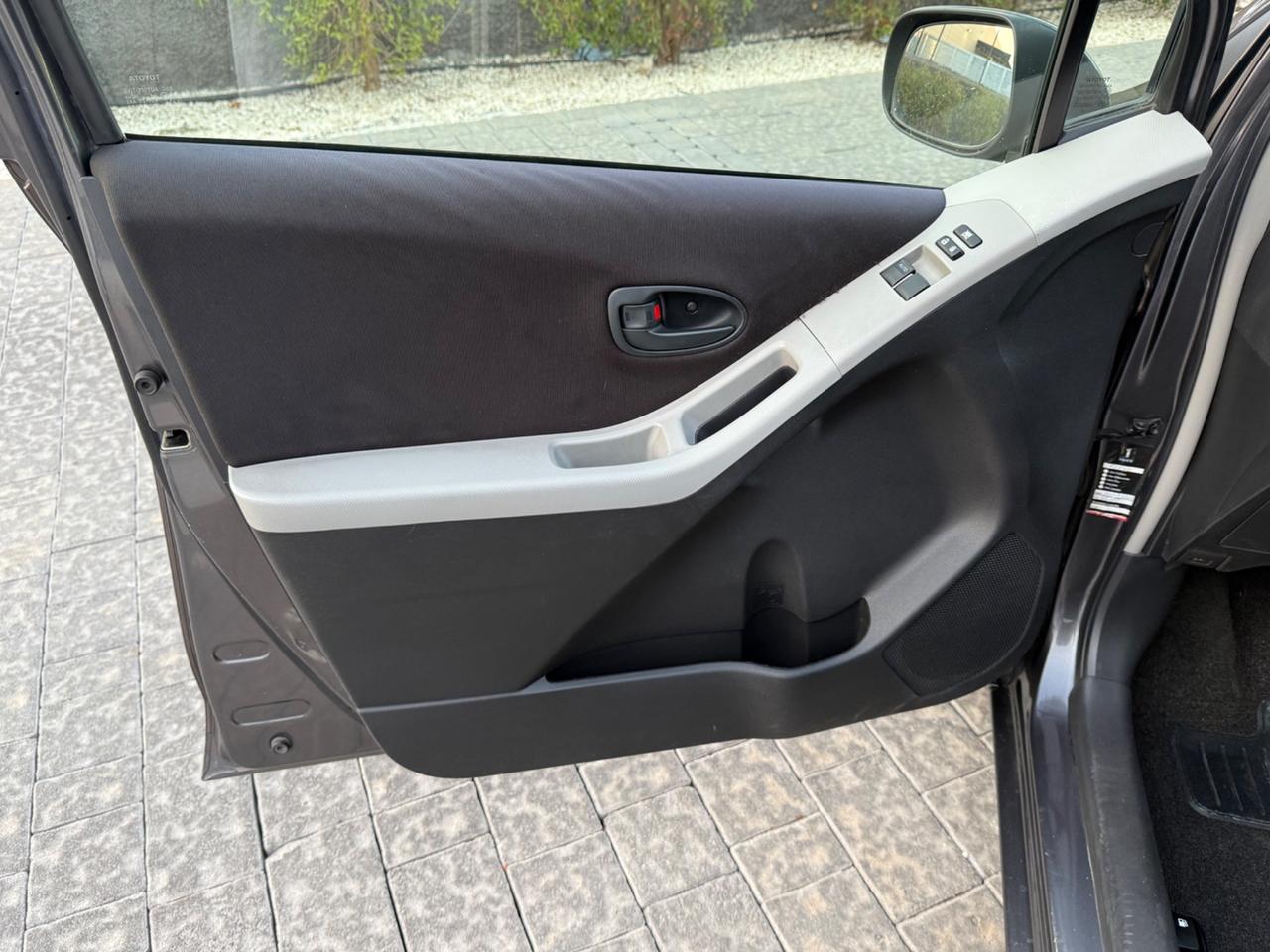 Toyota Yaris 1.0 5 Luxury Pack