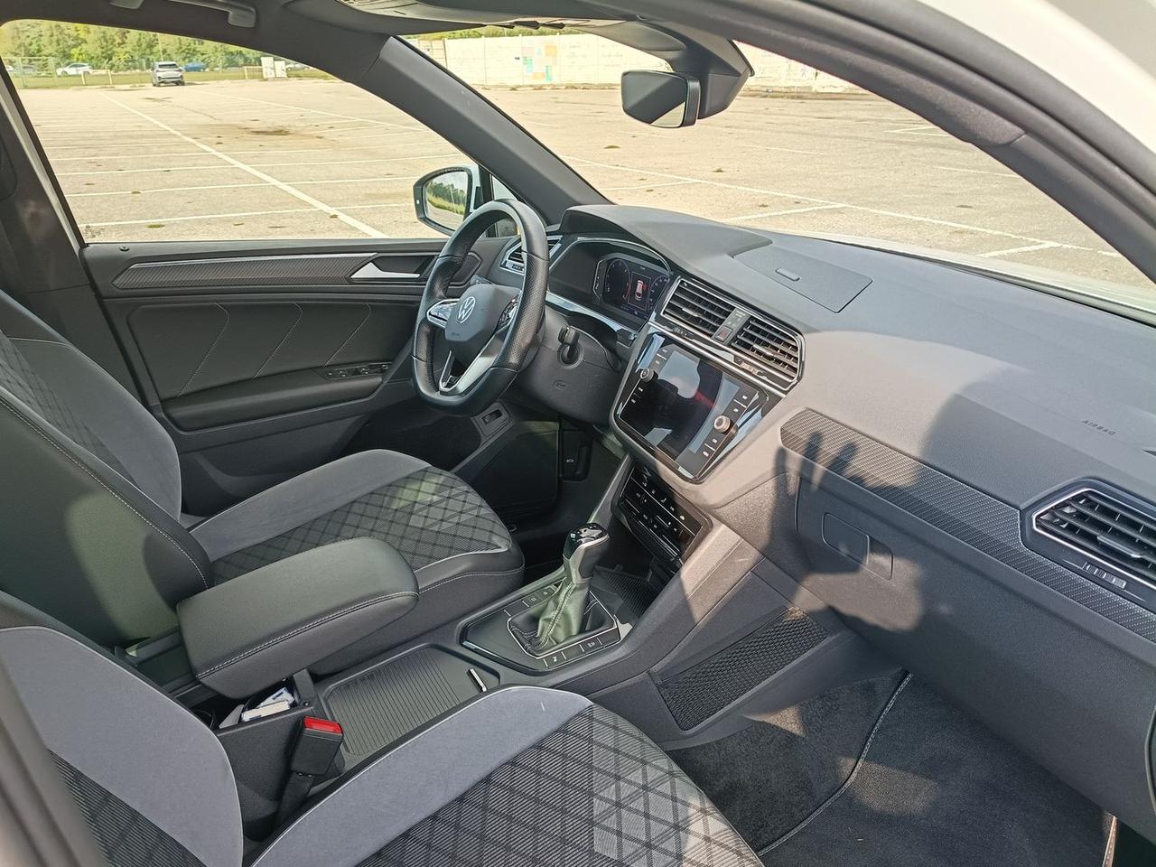 Volkswagen Tiguan R-LINE #50664