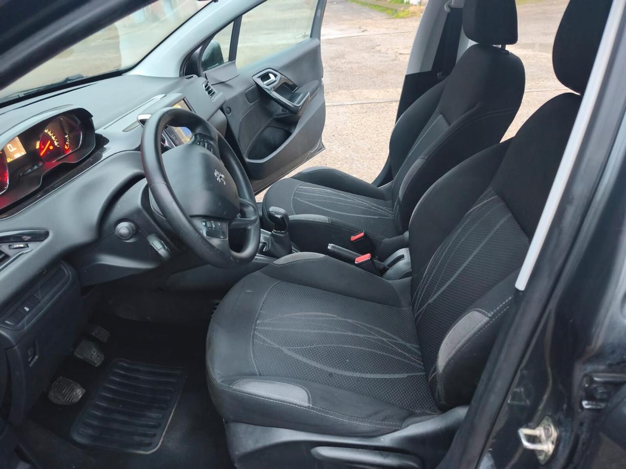 Peugeot 208 2013--1.0 Benzina Neopatentati