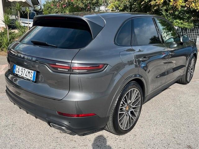 Porsche Cayenne 3.0 V6 E-Hybrid Approved
