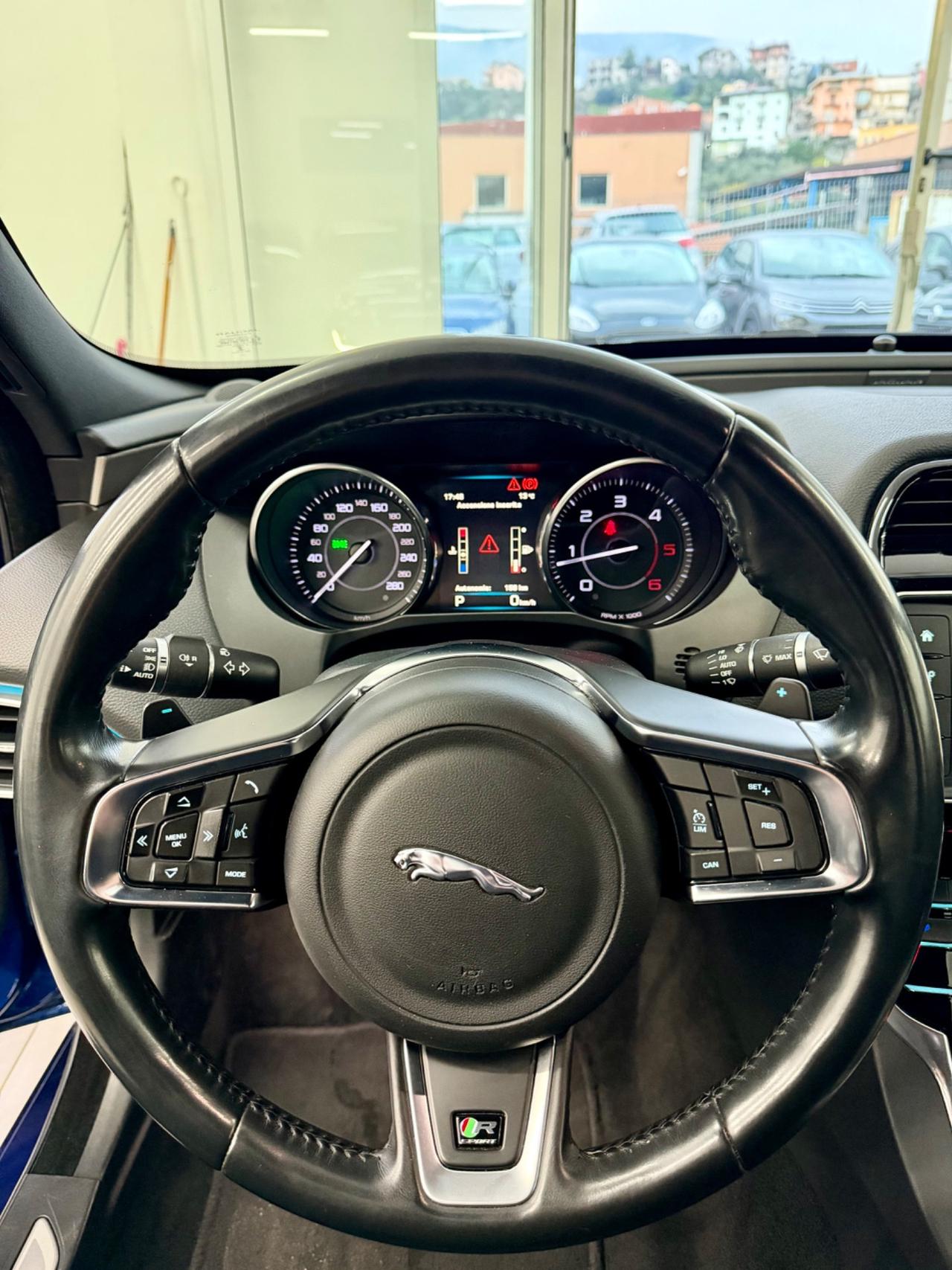 Jaguar XE 2.0 180CV R-Sport FINANZIABILE