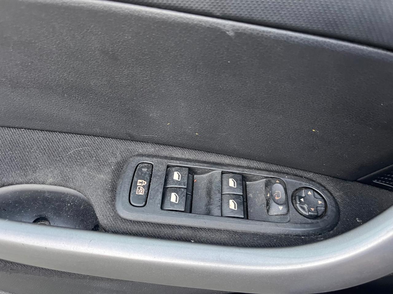 Peugeot 308 1.6 8V e-HDi 112CV Stop&Start robotiz. SW Active