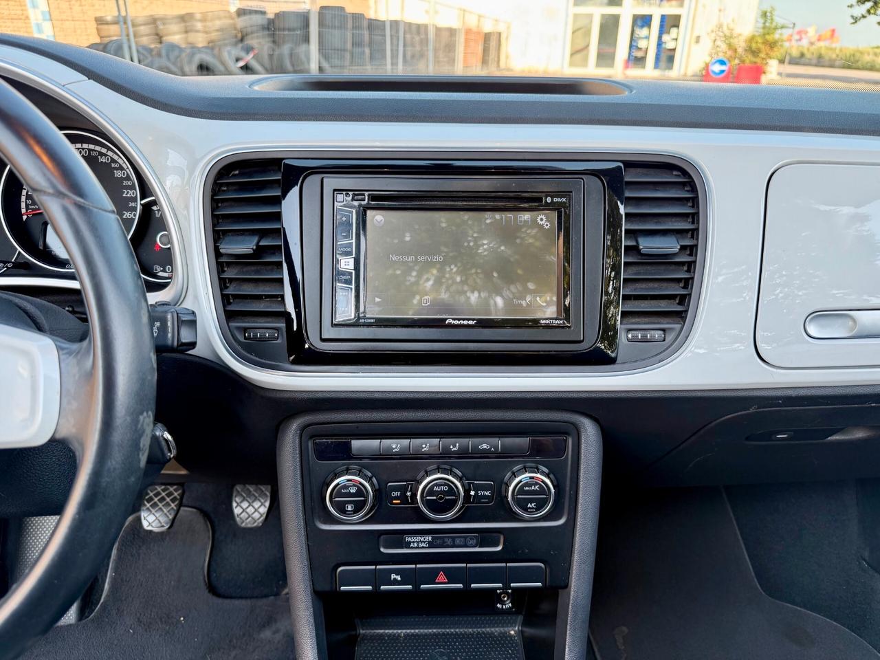 Volkswagen Maggiolino Cabrio 1.6 TDI Design 105cv