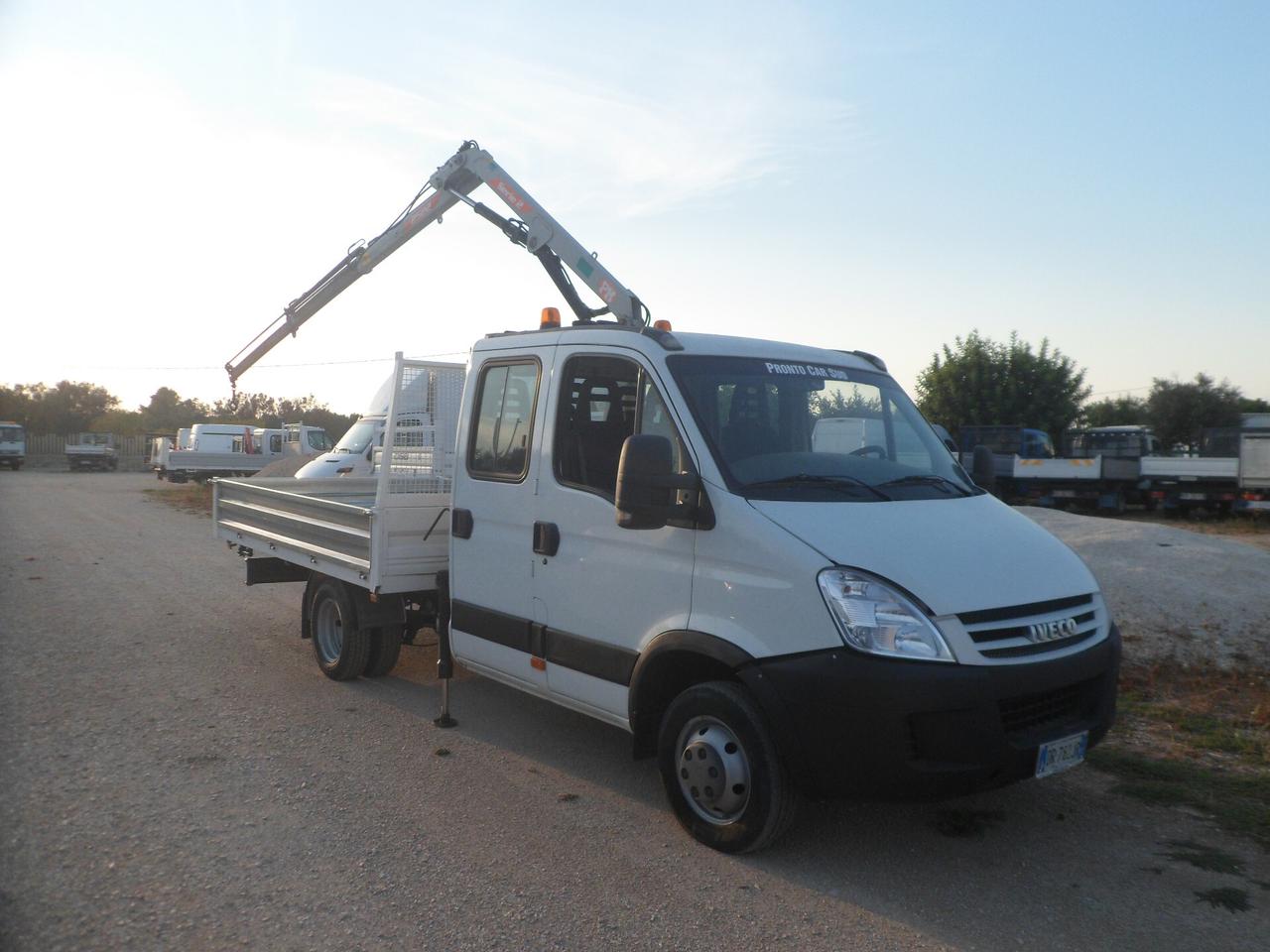 Iveco Daily 35c18 doppia cabina cassone con gru