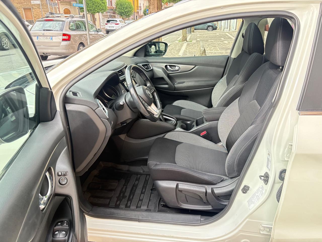 Nissan Qashqai 1.5dCi N-Connecta BIANCO PERLA FULL/LED