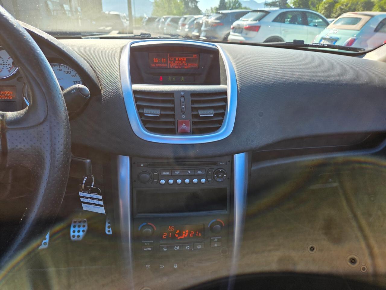 Peugeot 207 1.6 HDi 110CV CC Féline