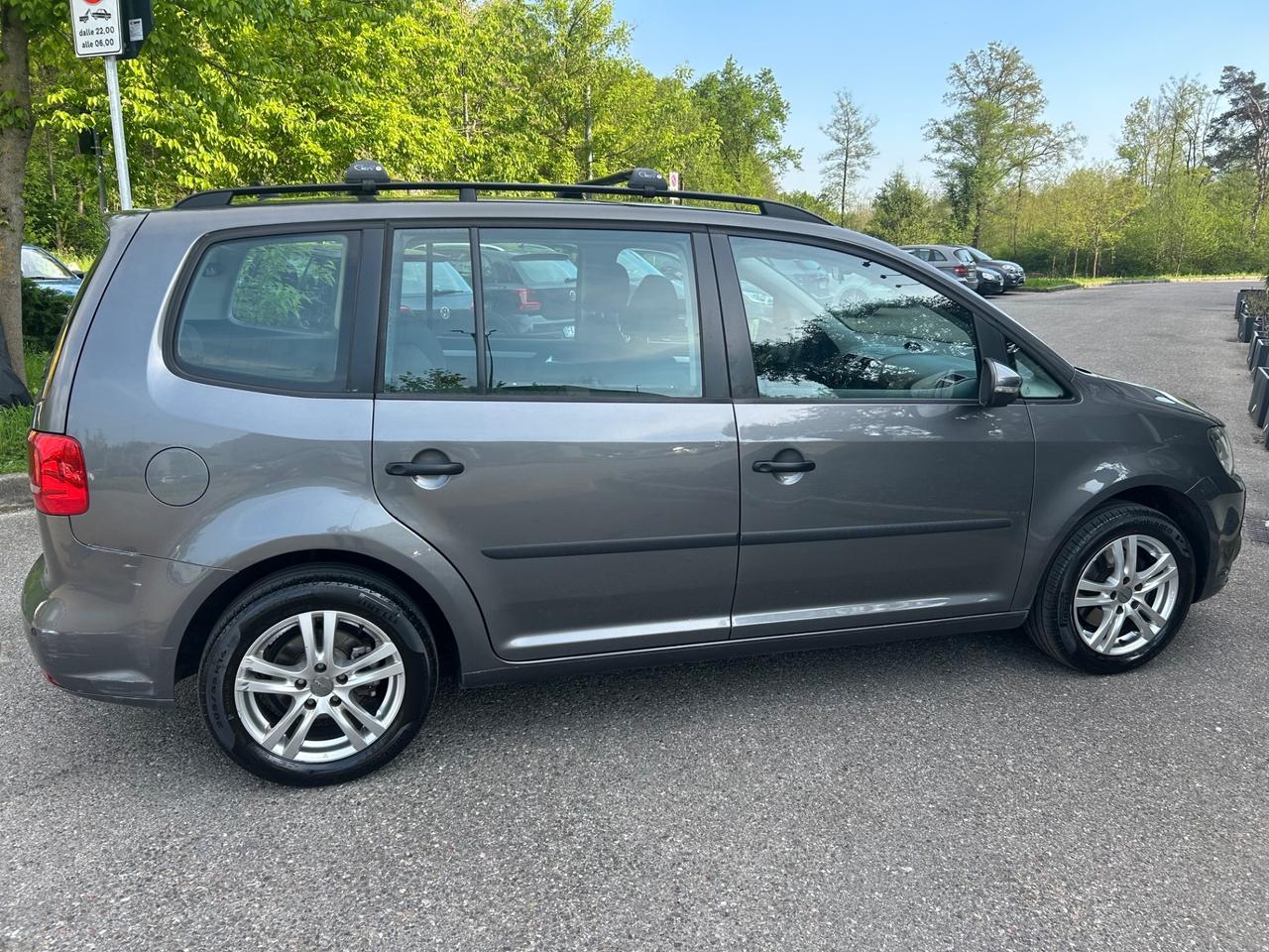Volkswagen Touran 1.2 TSI Trendline * 7 POSTI * Neo patentati