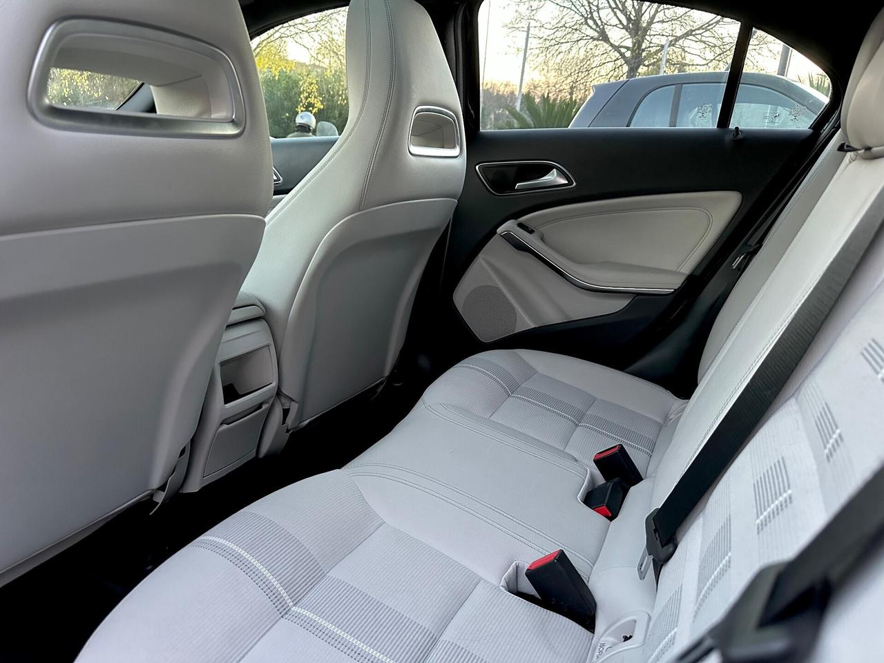 Mercedes-benz A 200 d Automatic Sport Edition White Cream UNIPRO UFF Permute e Rate